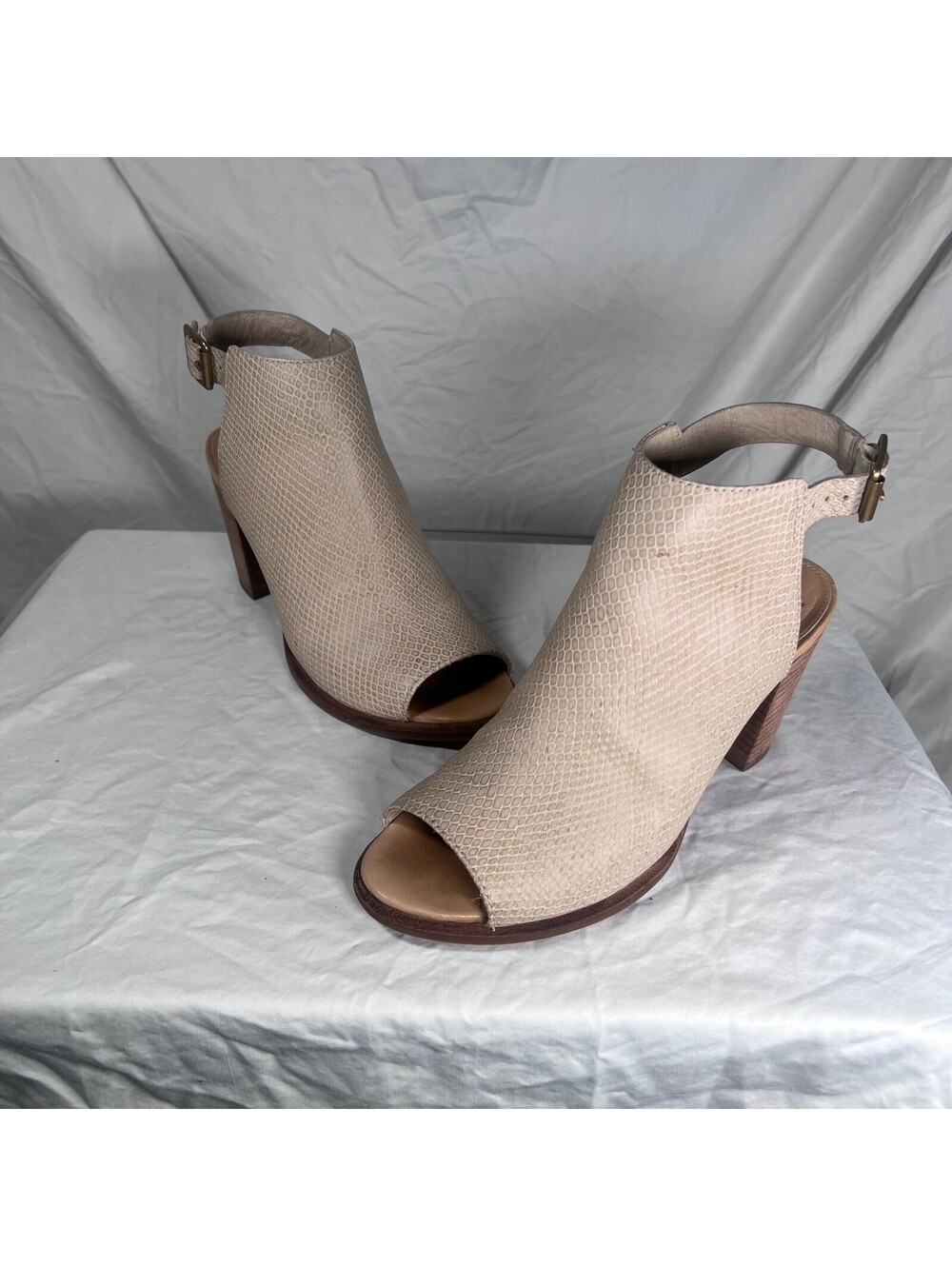 UGG Audrey Exotic Beige Embossed Leather Peep Toe Heels 9.5